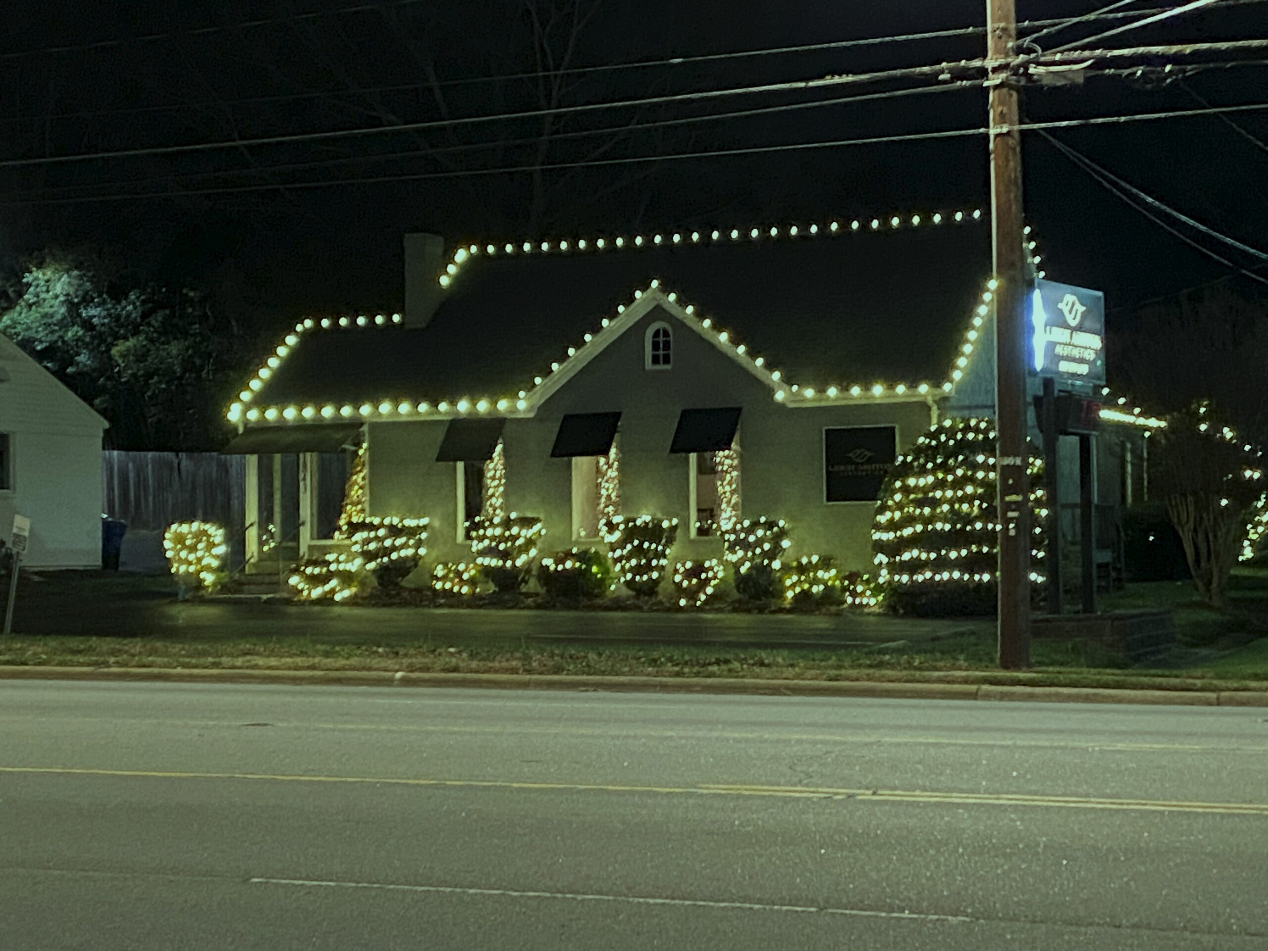Christmas light installation Hickory NC &mdash; professional residential display